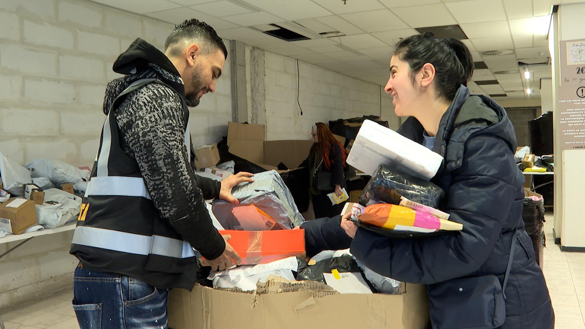 Vente de colis perdus aux Galeries St Lambert