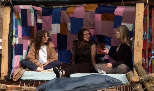 "Cabanes" une expo par des étudiants et professeurs de l'ESA Saint-Luc