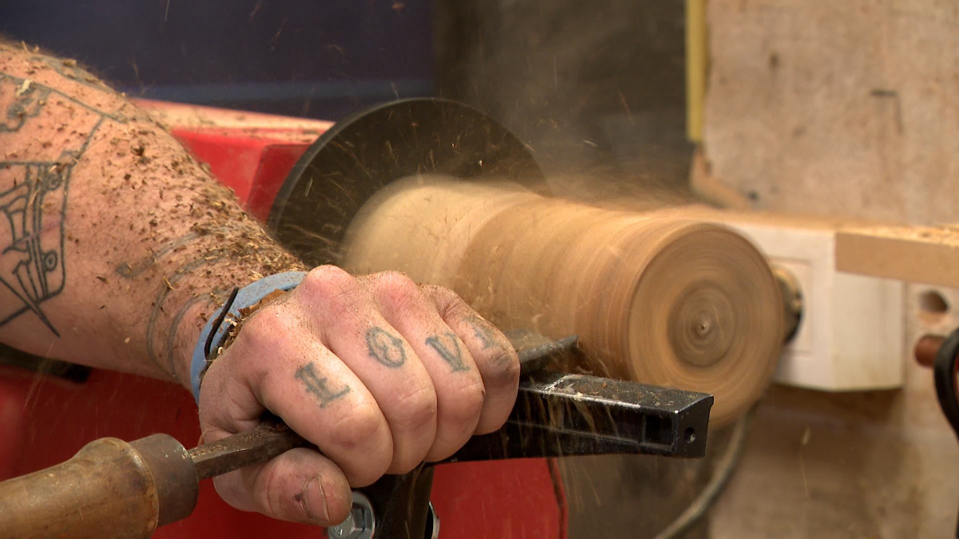 Amay : un artisan fait découvrir le tournage sur bois