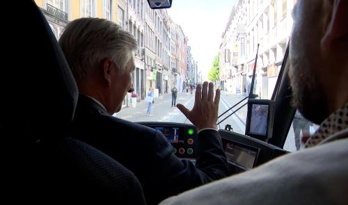 Le Roi aux commandes du tram de Liège !