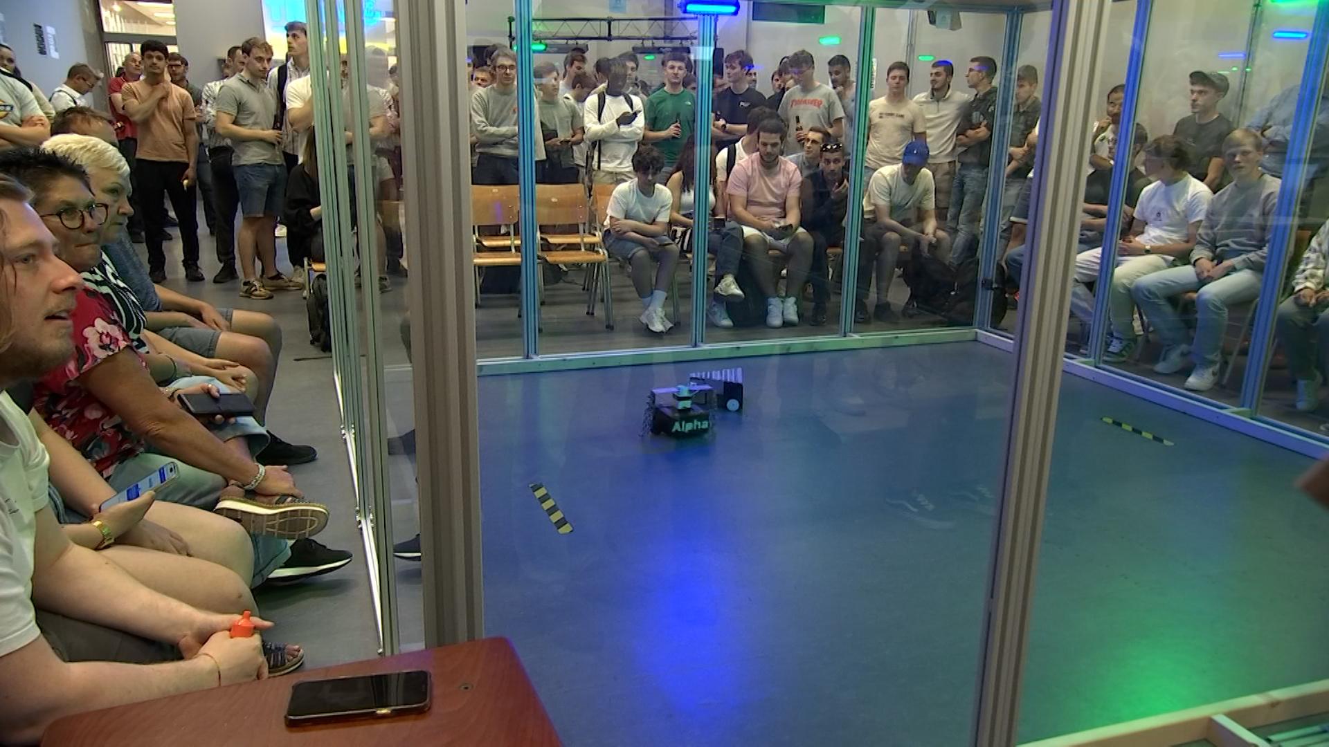 Des étudiants en électromécanique réalisent une battle de robots