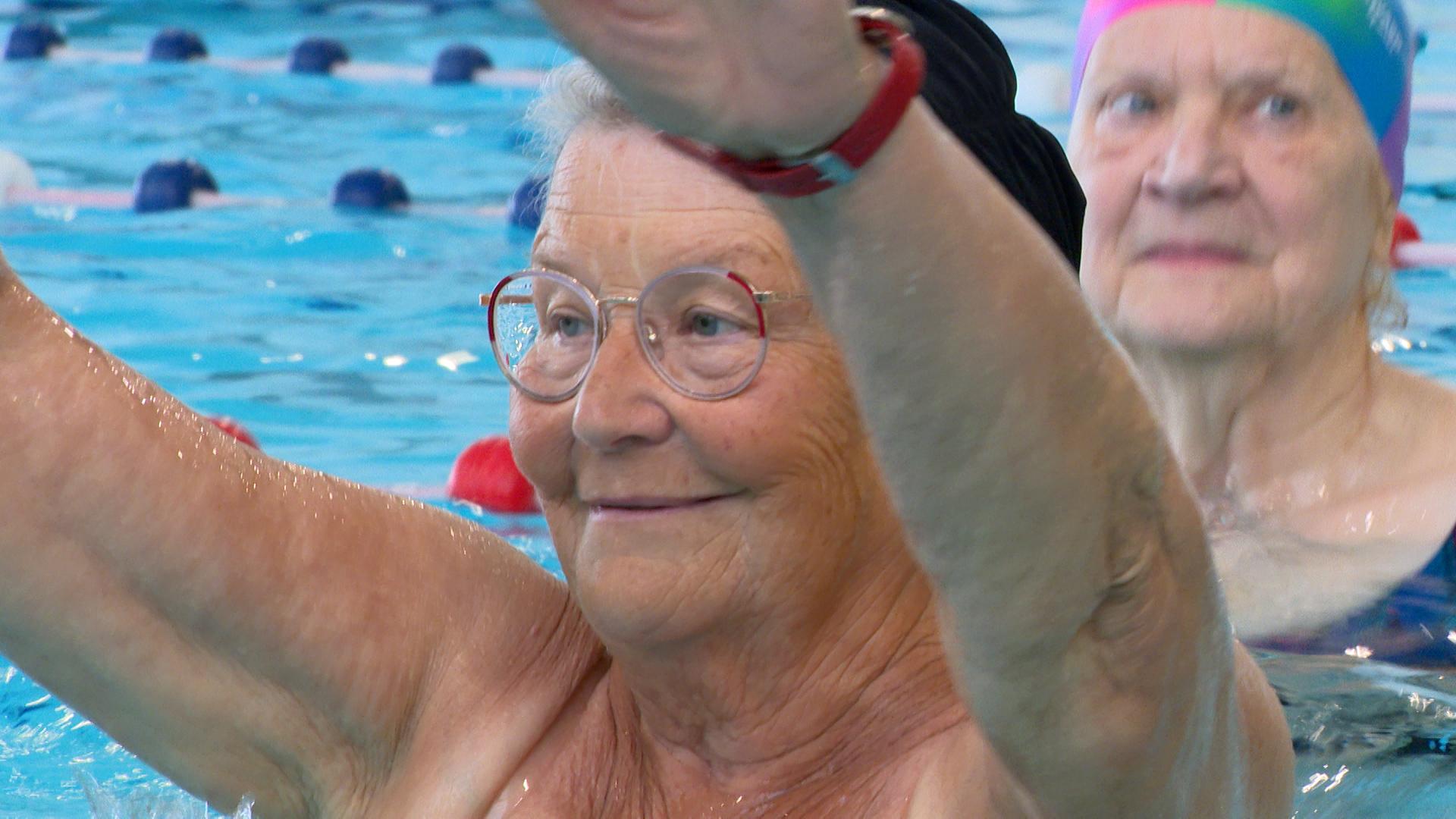 Les sports aquatiques, activités idéales pour les aînés