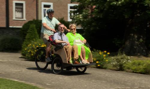 Amay prépare ses échappées en triporteur