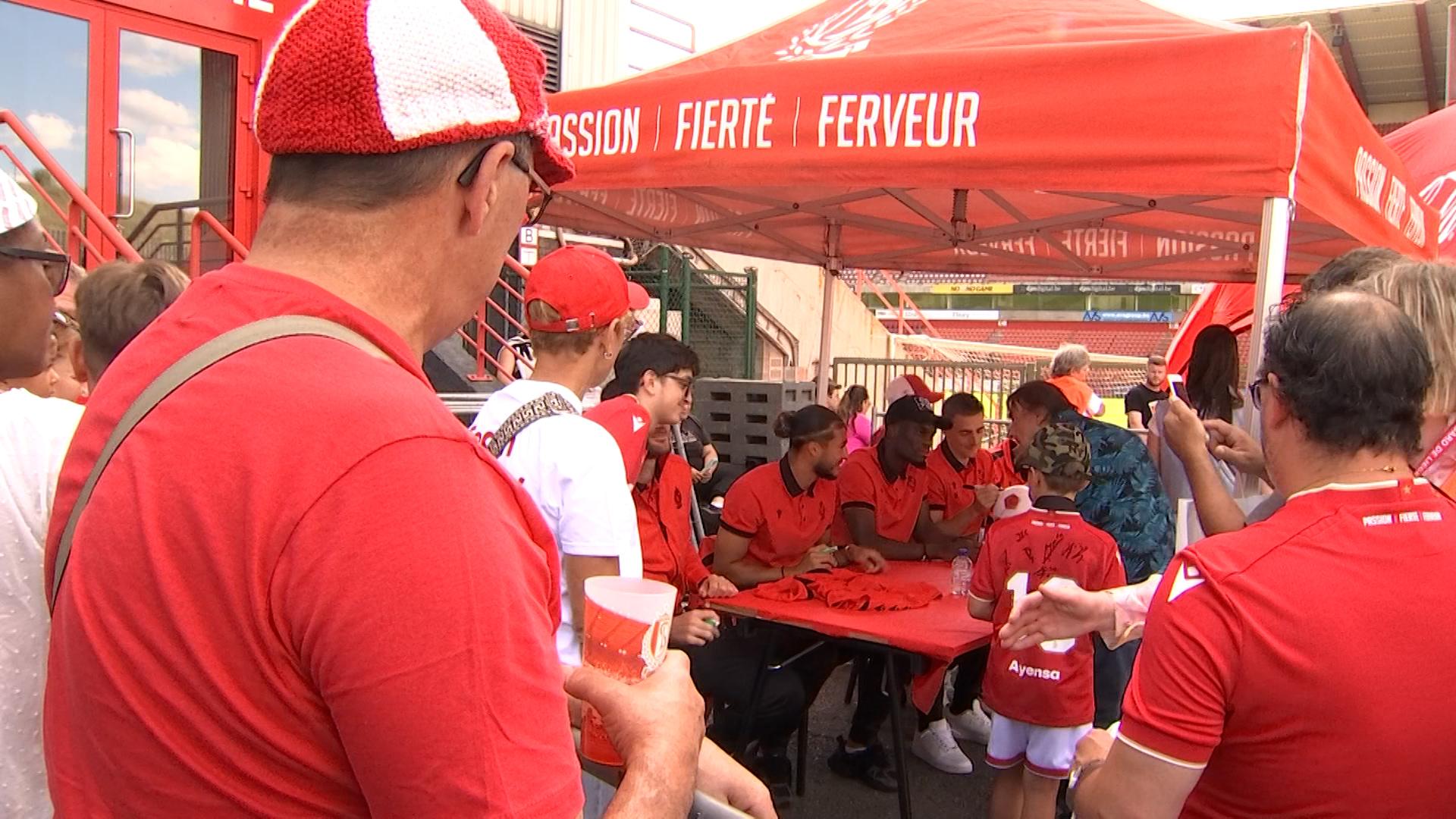 La foule au Standard de Liège pour le fan day