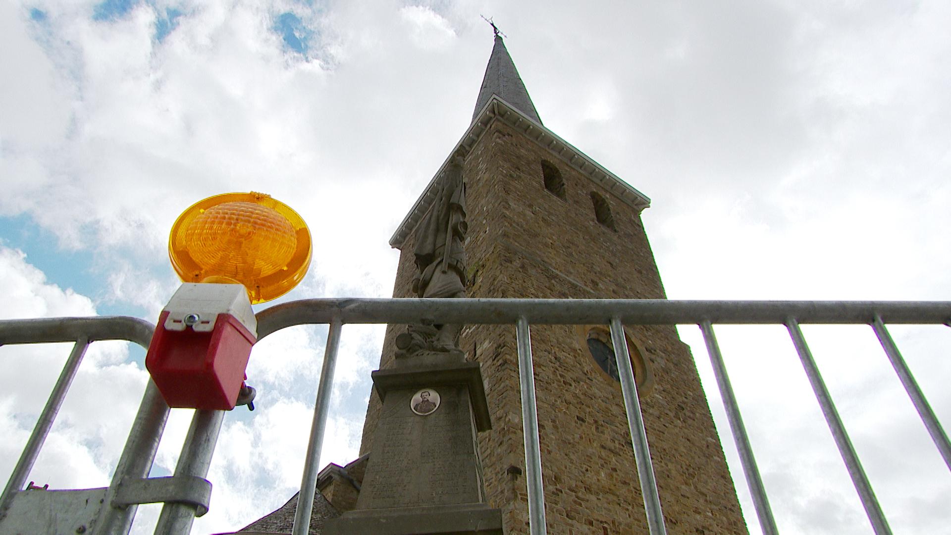Chutes d'ardoises à l'église de Verlaine