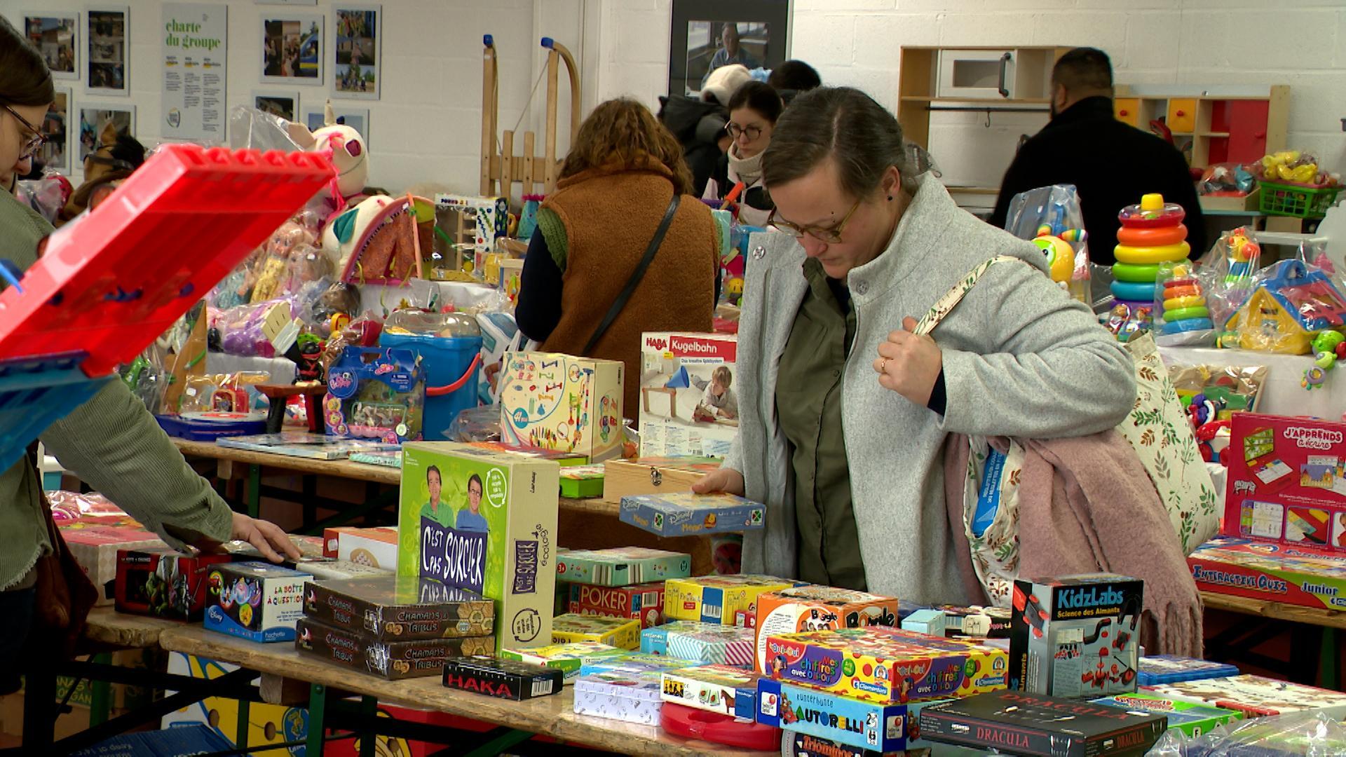 Des jouets d’occasion pour une hotte durable avec l'ONG Autre Terre