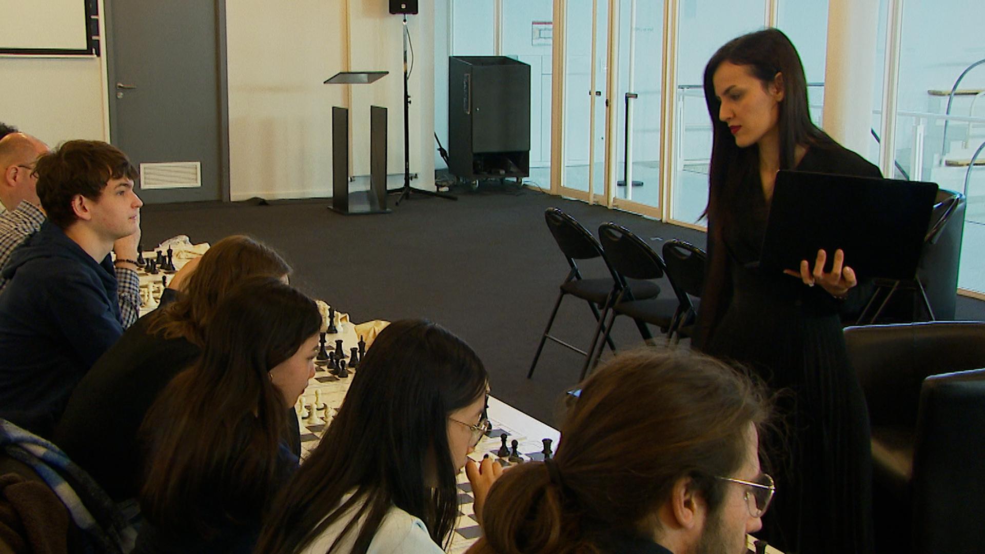 Mitra Hejazipour, échecs et résistance