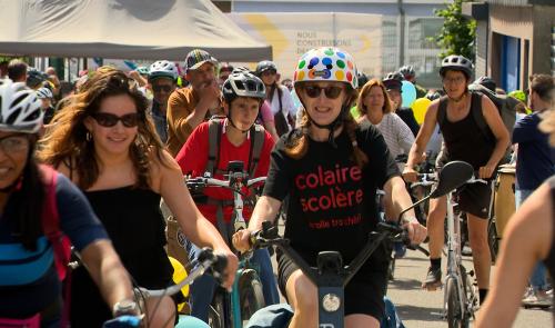 Des enseignants débutent un périple de 168 km à vélo pour livrer leurs revendications
