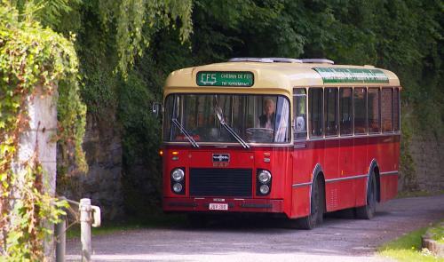Le bus rouge et crème reprend du service à Sprimont pour ses 50 ans