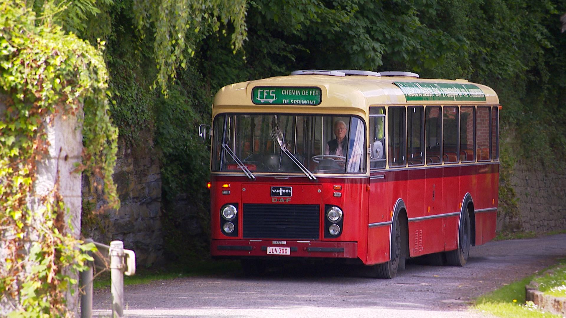 Le bus rouge et crème reprend du service à Sprimont pour ses 50 ans