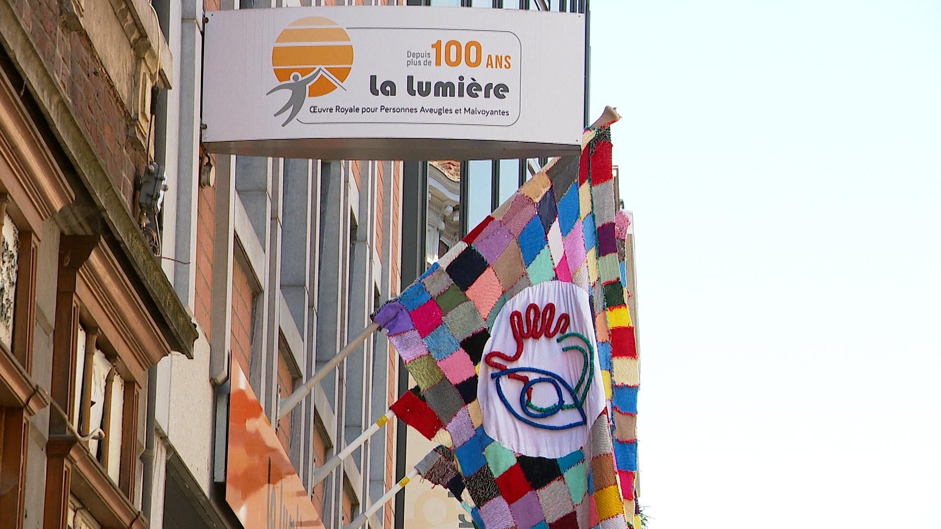 Surdicécité : des drapeaux pour rendre visible l'invisible