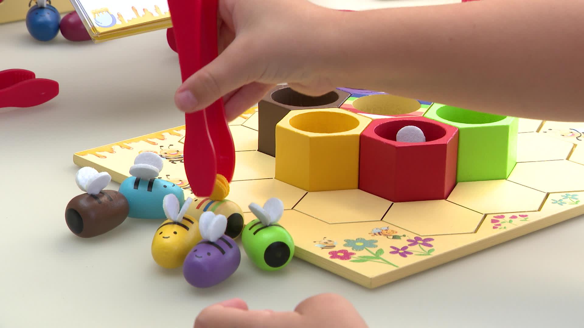 AlvéoColor, jeu liégeois. S'amuser et apprendre avec les abeilles