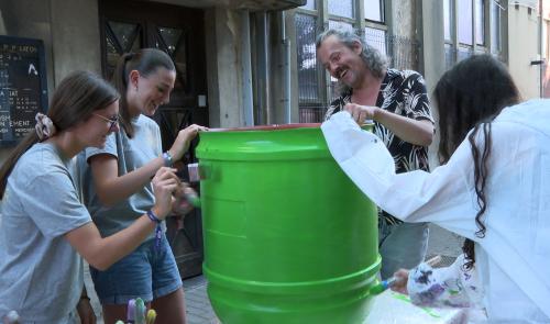 Des poubelles urbaines customisées par les jeunes d'Été Solidaire