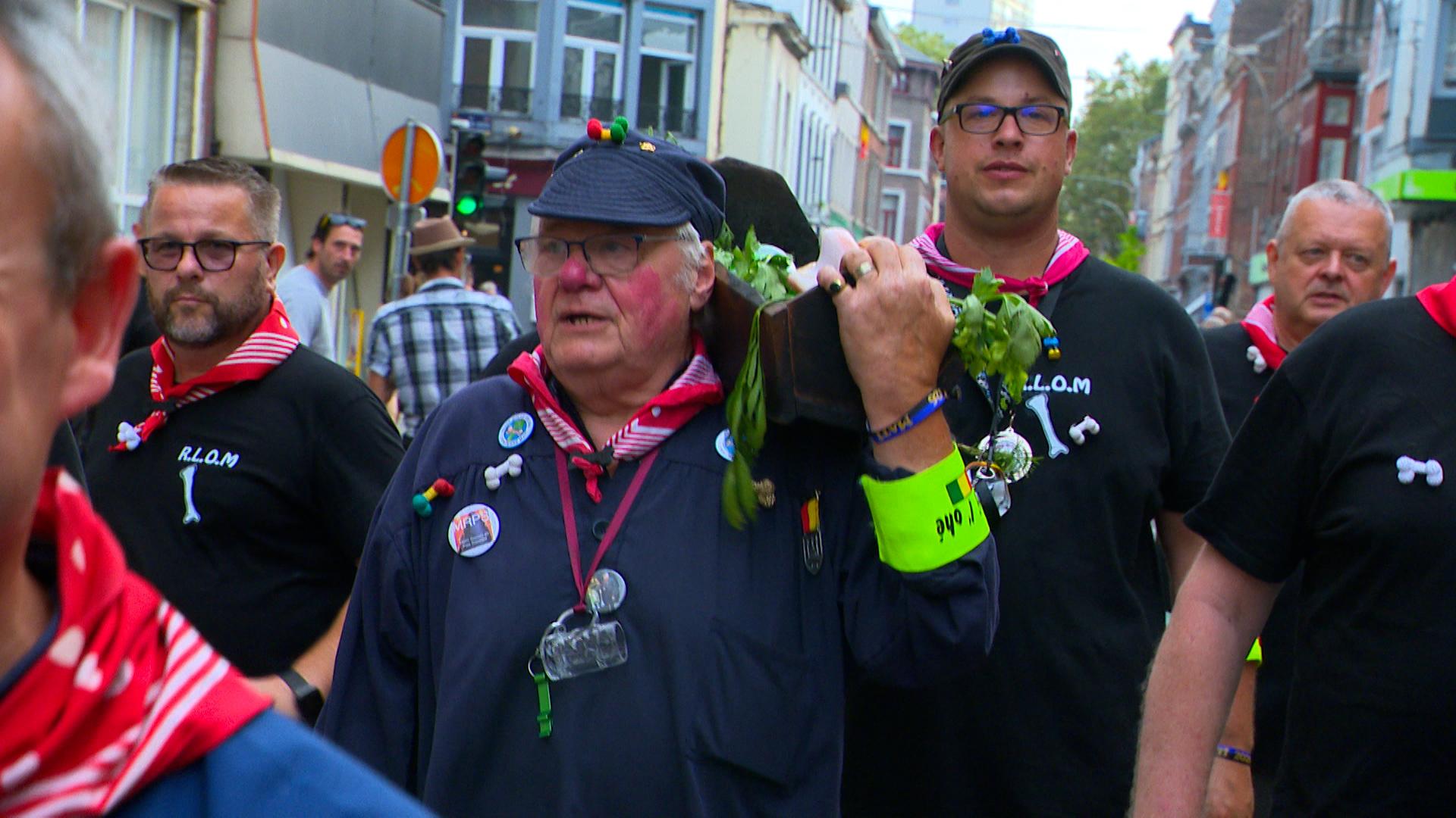 Outremeuse enterre l'os et la fête