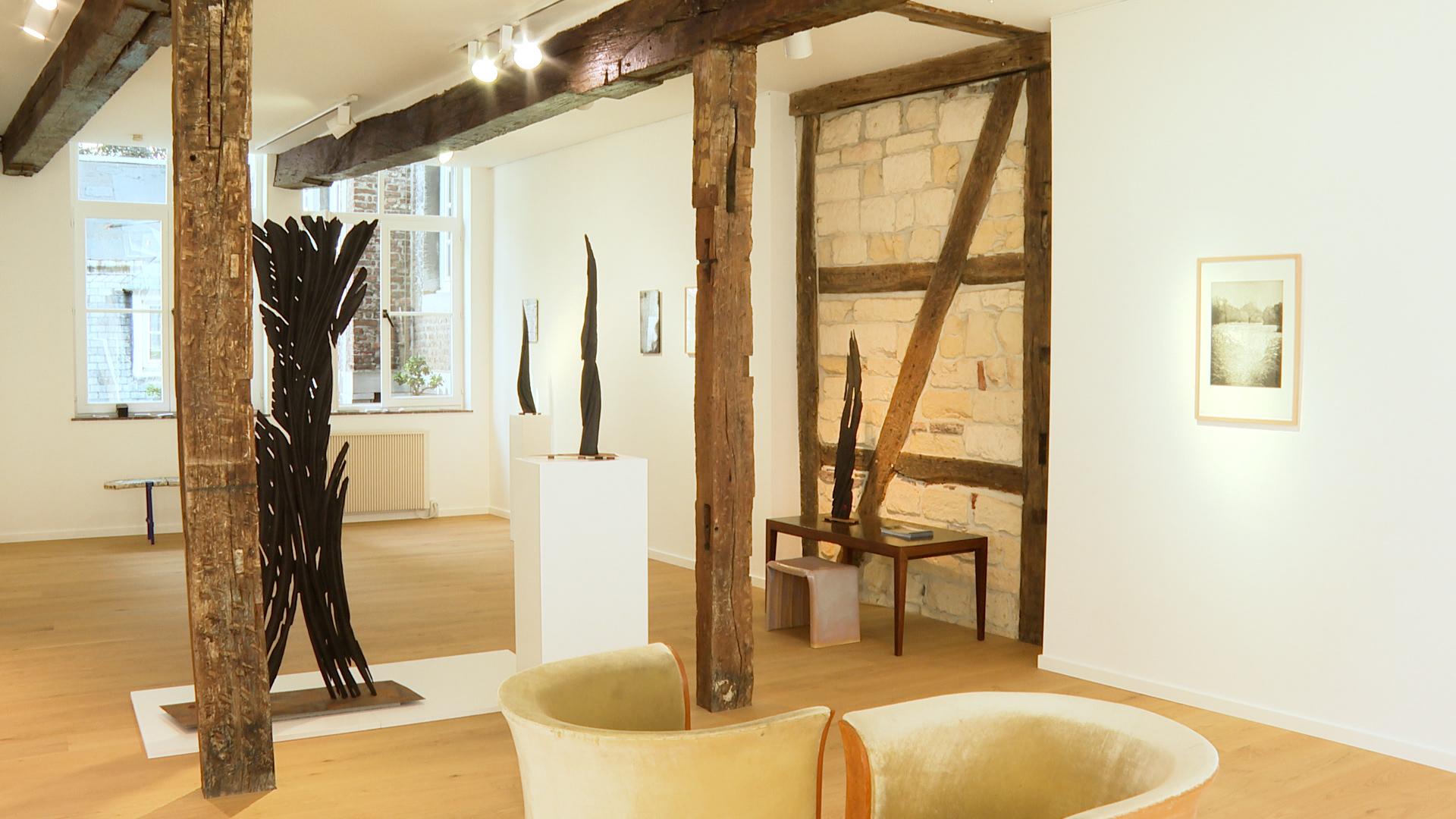 Galerie Colon : 3 artistes réunis autour du noir et blanc mais aussi de la matière