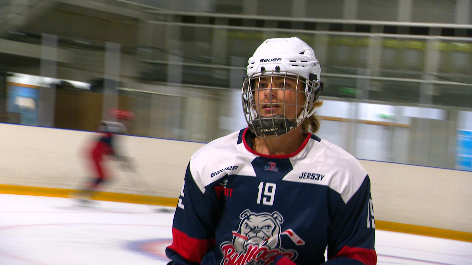 À 15 ans, Mathys part en Suisse pour se consacrer à 100% au hockey sur glace