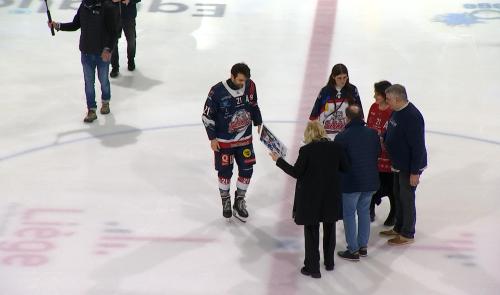 Frank Neven, 307 matches avec les Bulldogs et une page d'histoire