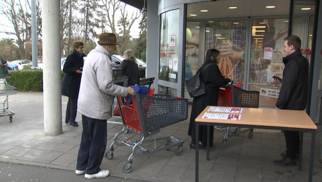 Créneau pour les seniors et distance de sécurité en magasin