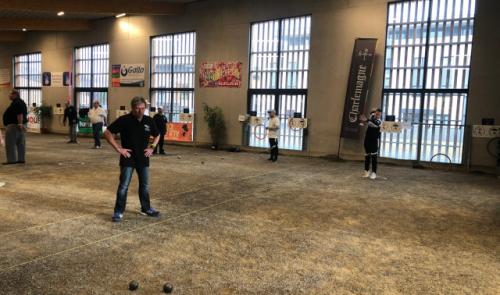 Pétanque : le choc entre amateurs et professionnels