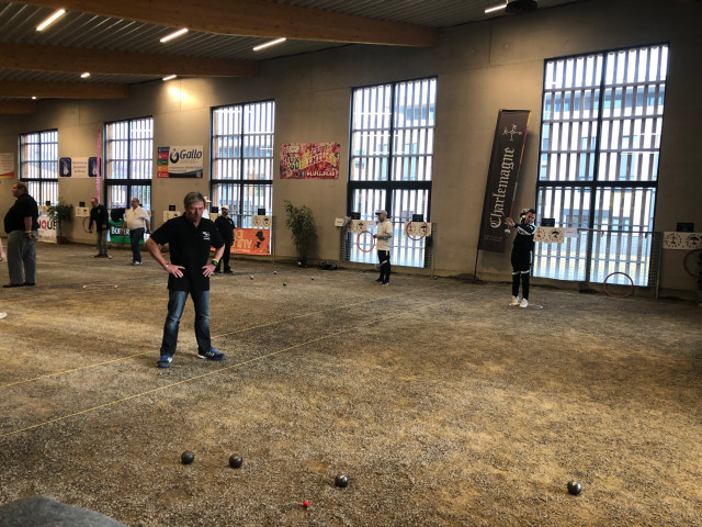 Pétanque : le choc entre amateurs et professionnels