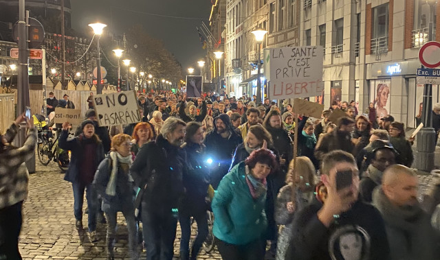 Plus de 500 personnes contre les mesures sanitaires