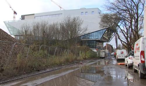 Pôle Bavière: un bâtiment de verre qui métamorphose le quartier