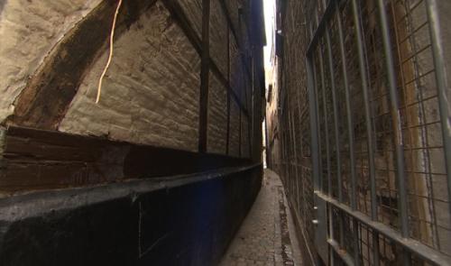Un dispositif anti-urine pour la rue la plus étroite de Liège