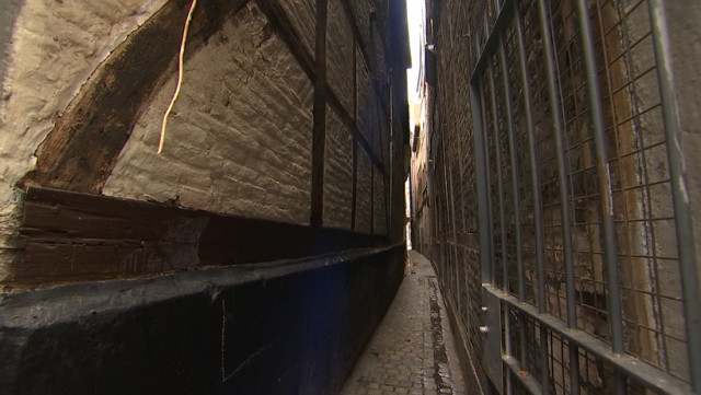 Un dispositif anti-urine pour la rue la plus étroite de Liège