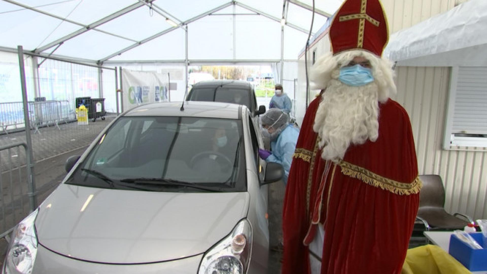 Saint-Nicolas au Centre de dépistage covid de Vottem