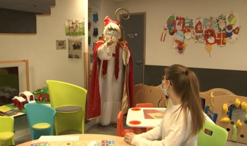 Saint-Nicolas rend visite aux enfants hospitalisés à Huy