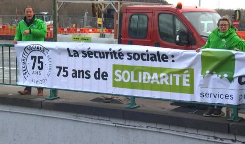 Sécurité sociale : 5 calicots CSC sur 5 ponts liégeois