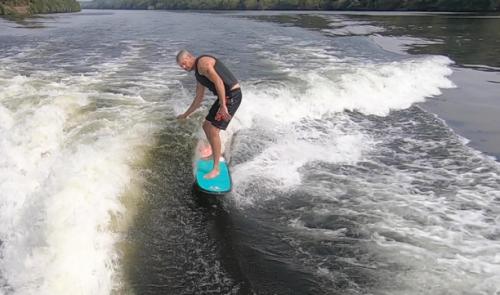 Surfer sur la vague à Wandre !