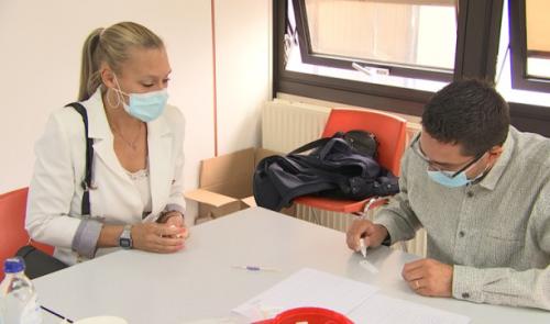Ans: test massif du personnel des écoles