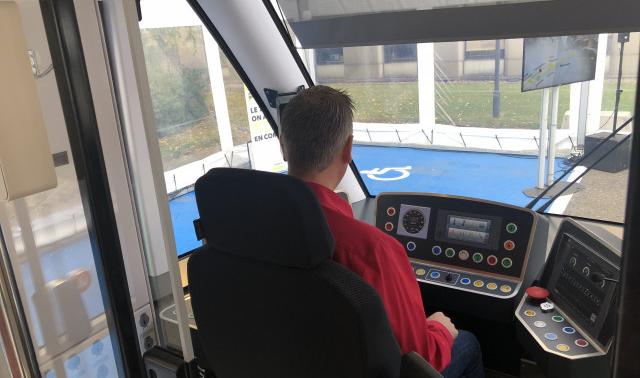 Tram En Commun S2#6 : le personnel TEC découvre la conduite du tram
