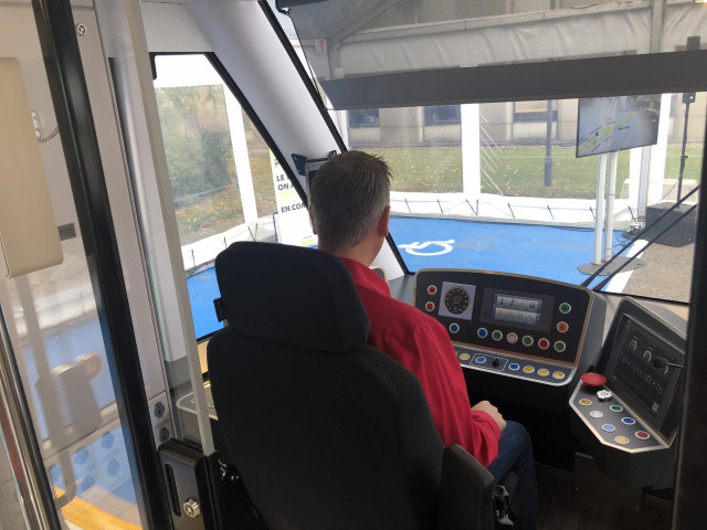 Tram En Commun S2#6 : le personnel TEC découvre la conduite du tram