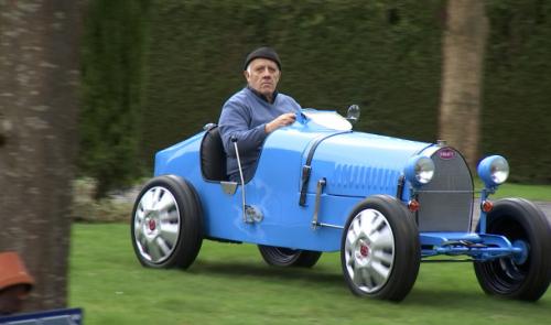 Une Bugatti ...pour rouler dans son jardin !