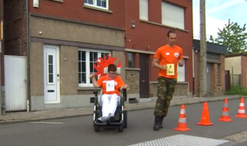Une course d'endurance avec des voiturettes