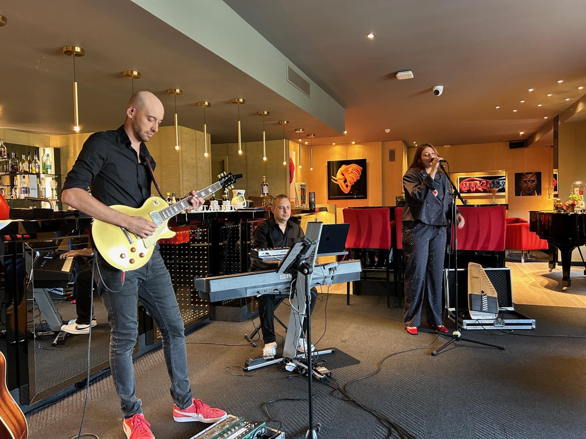 52 on stage: Flavia Costi