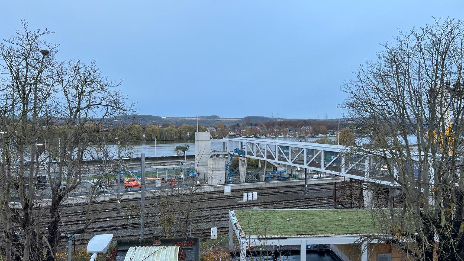 Visé : la passerelle de la nouvelle gare a été installée