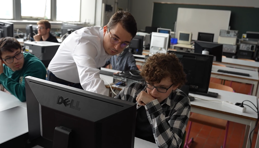 Un autre regard : Assistant de maintenance PC-Réseaux