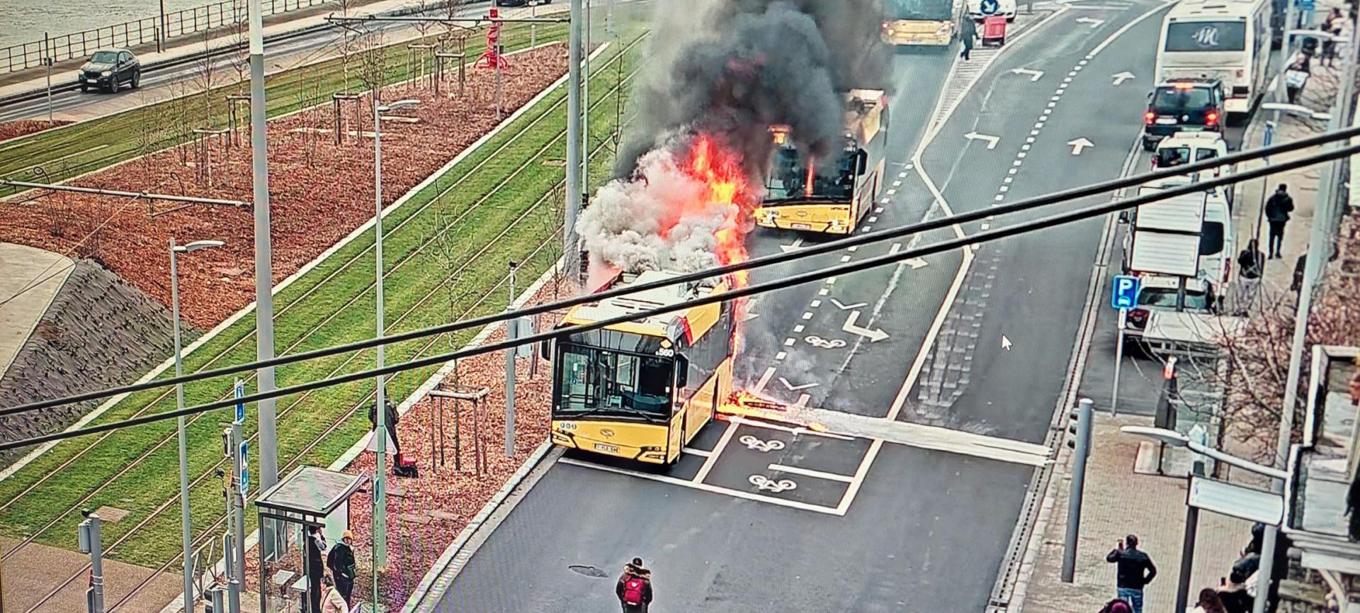 Liège : l'incendie d'un bus perturbe la circulation