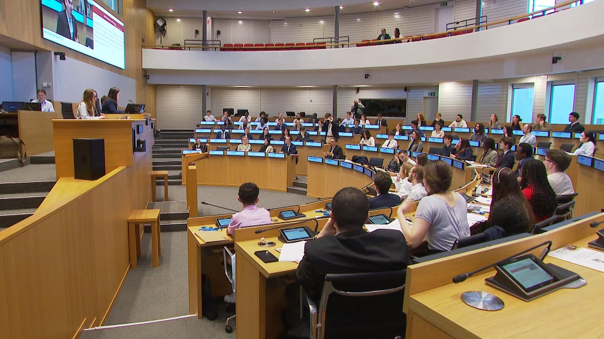 Des jeunes Liégeois apprentis-députés au Parlement de la FWB