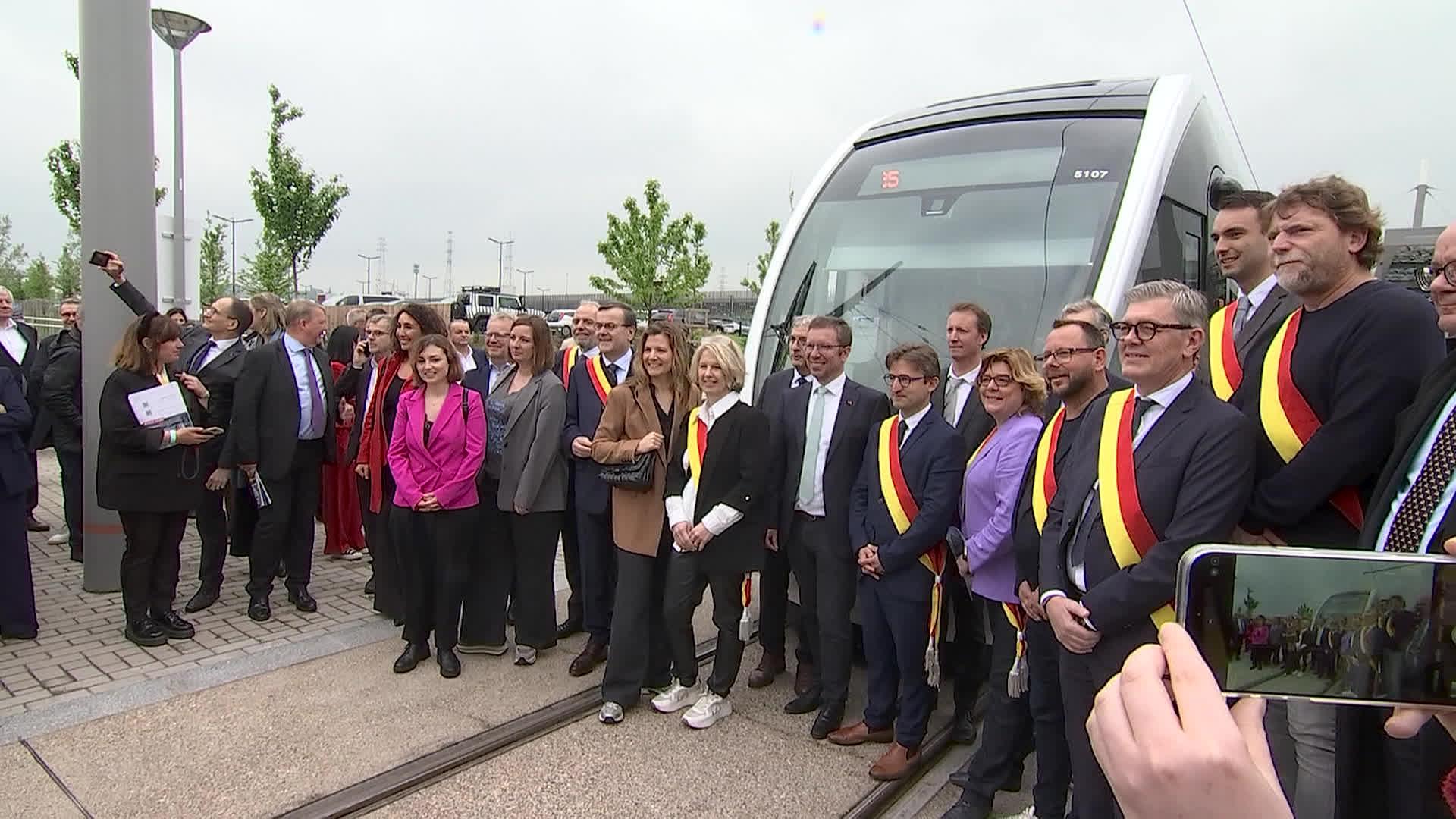 Le tram inauguré en grande pompe