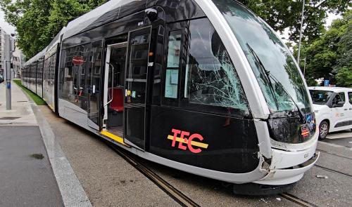 Accident entre un tram et un autocar