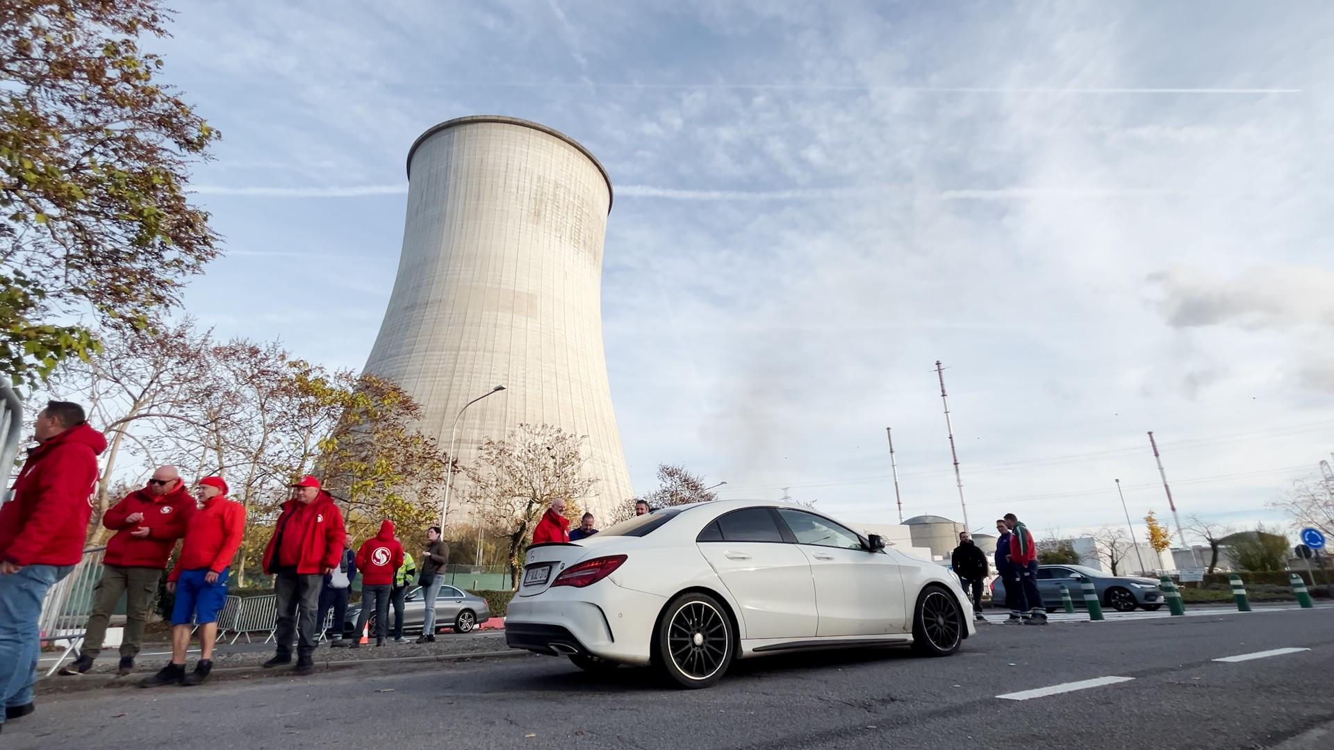 Les travailleurs de l'énergie manifestent à la centrale de Tihange