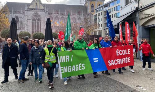 Grève des enseignants : une “veillée funèbre” organisée à Liège