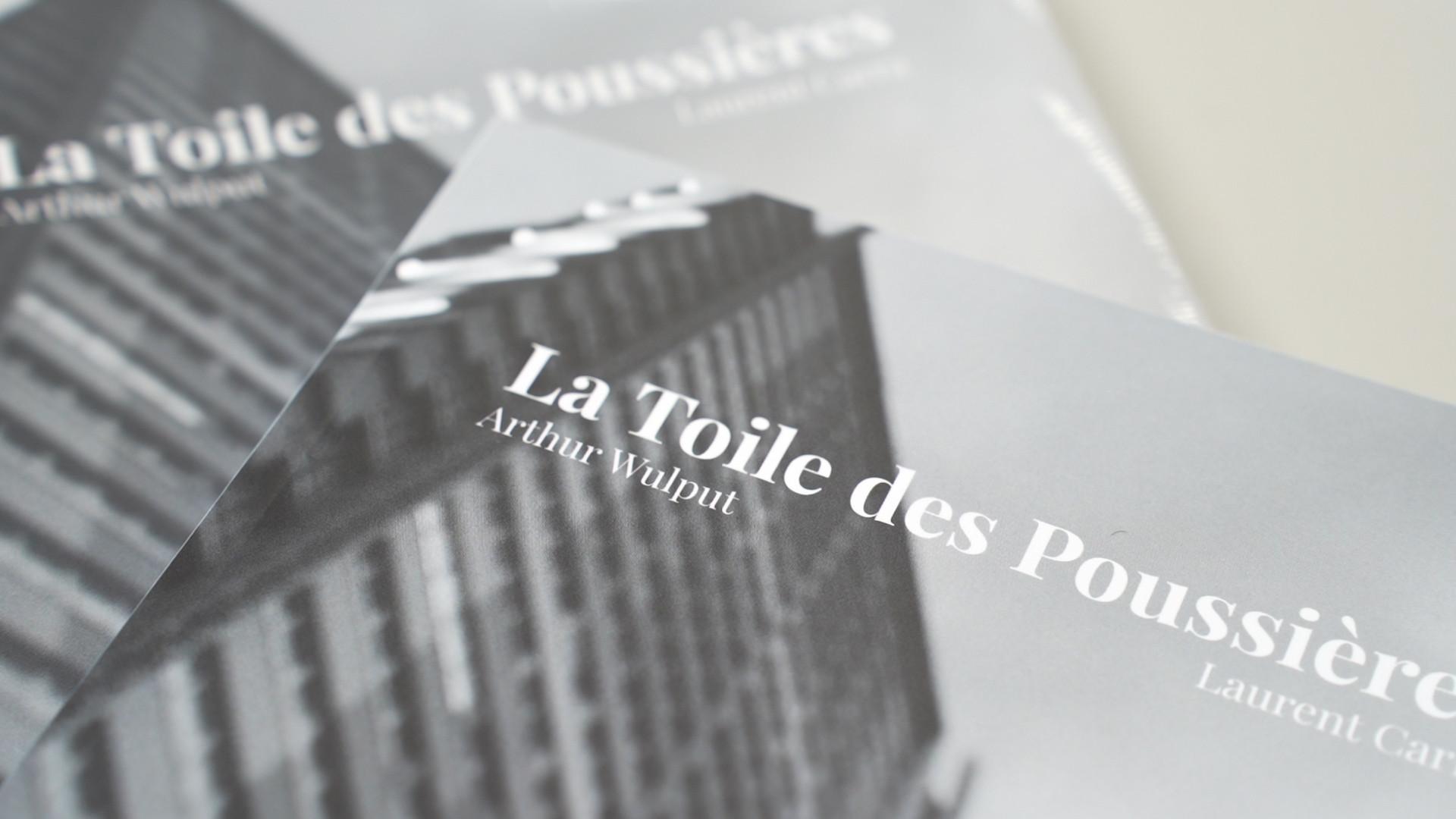 "La toile des poussières", un roman photo de Laurent Carra et Arthur Wulput