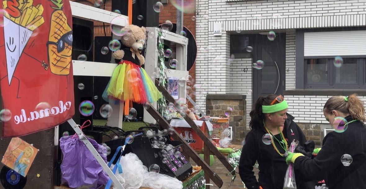 Des bulles remplacent les confettis au carnaval de Crisnée