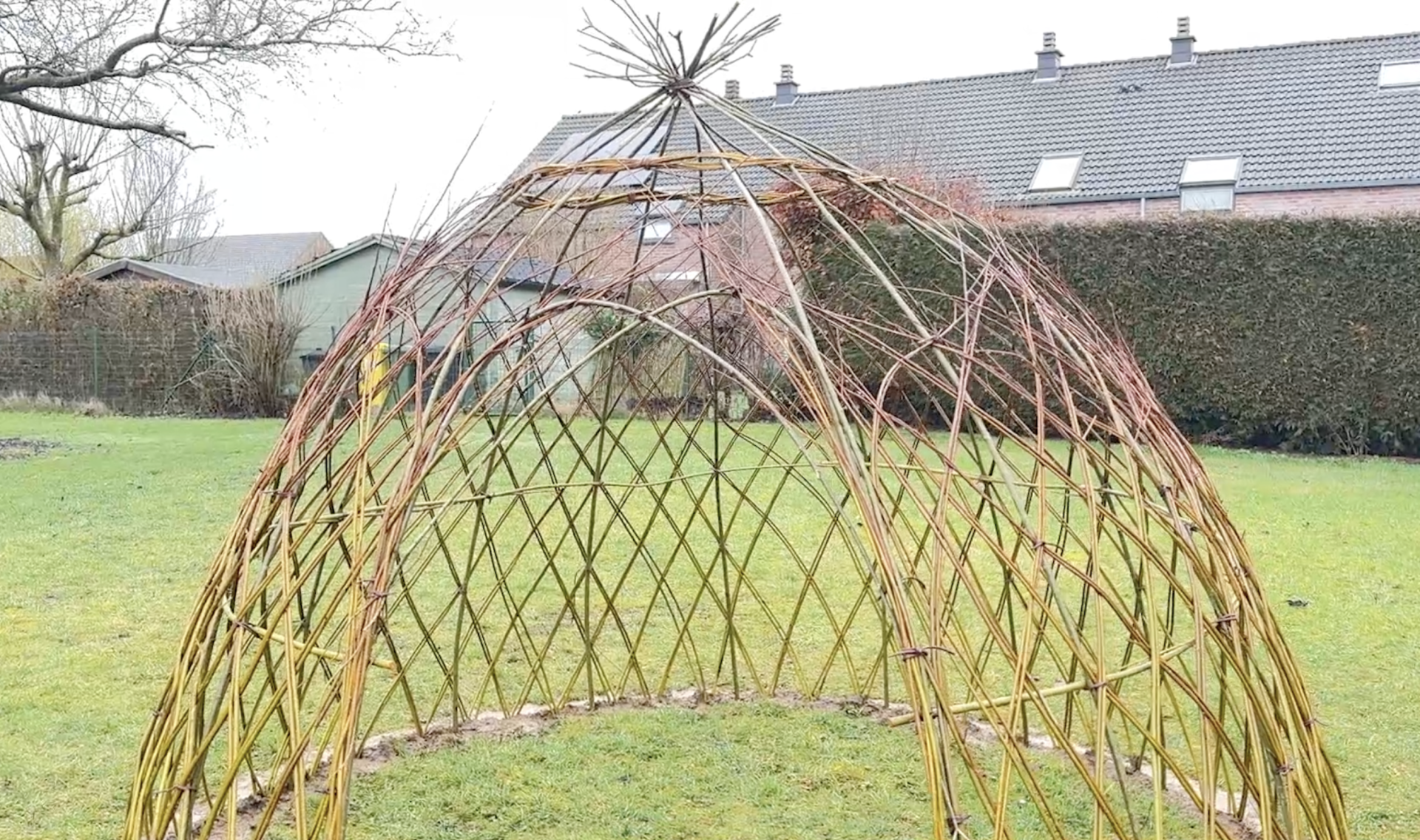 Une cabane végétale à Remicourt