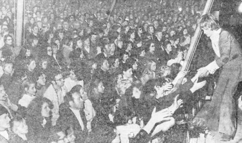 Claude François en concert sur un parking à Rocourt ?